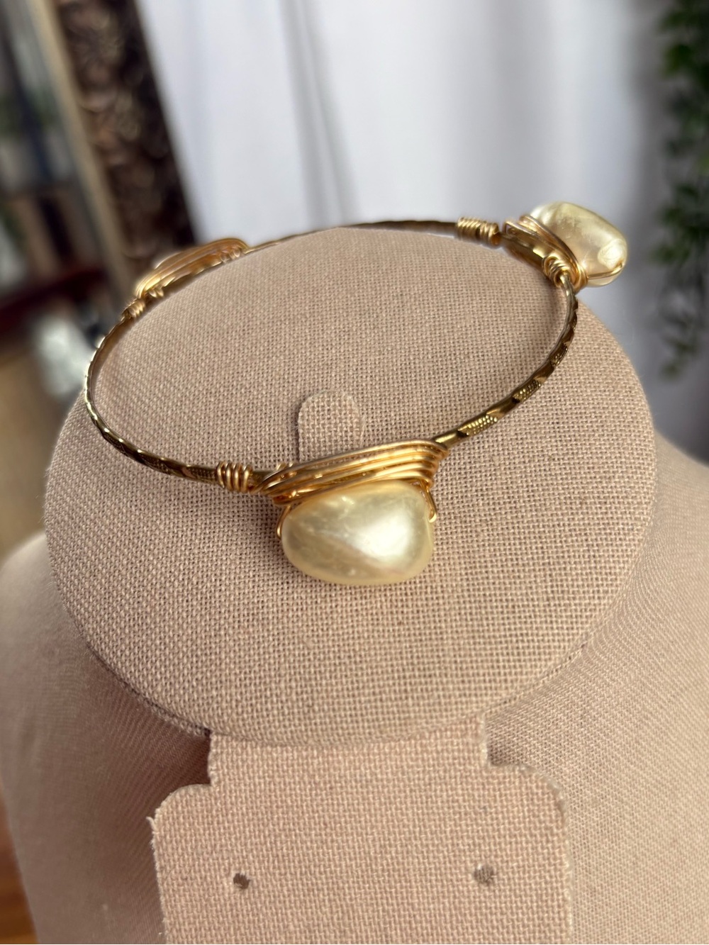 🛍️ $5 SALE Bourbon & Bowties Freshwater Pearl Gold Wire Wrapped Bangle Bracelet - Picture 2 of 5